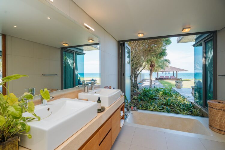 Villa Essenza Luxus Ferienhaus Phuket Am Strand Mieten Badewanne