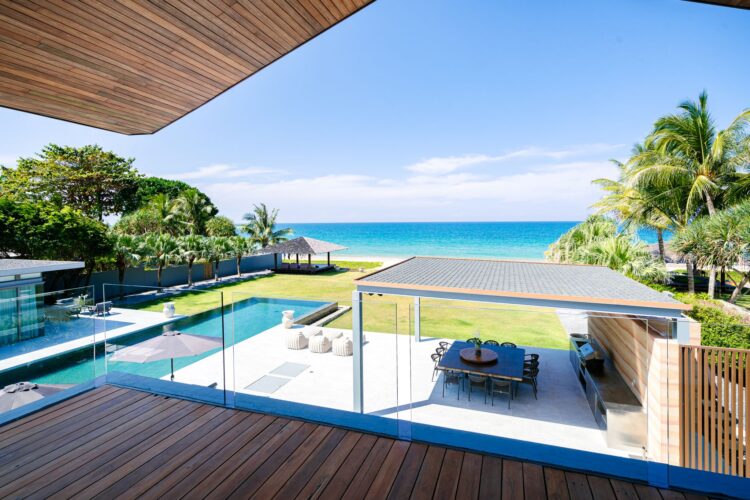 Villa Essenza Luxus Ferienhaus Phuket Am Strand Mieten Balkon
