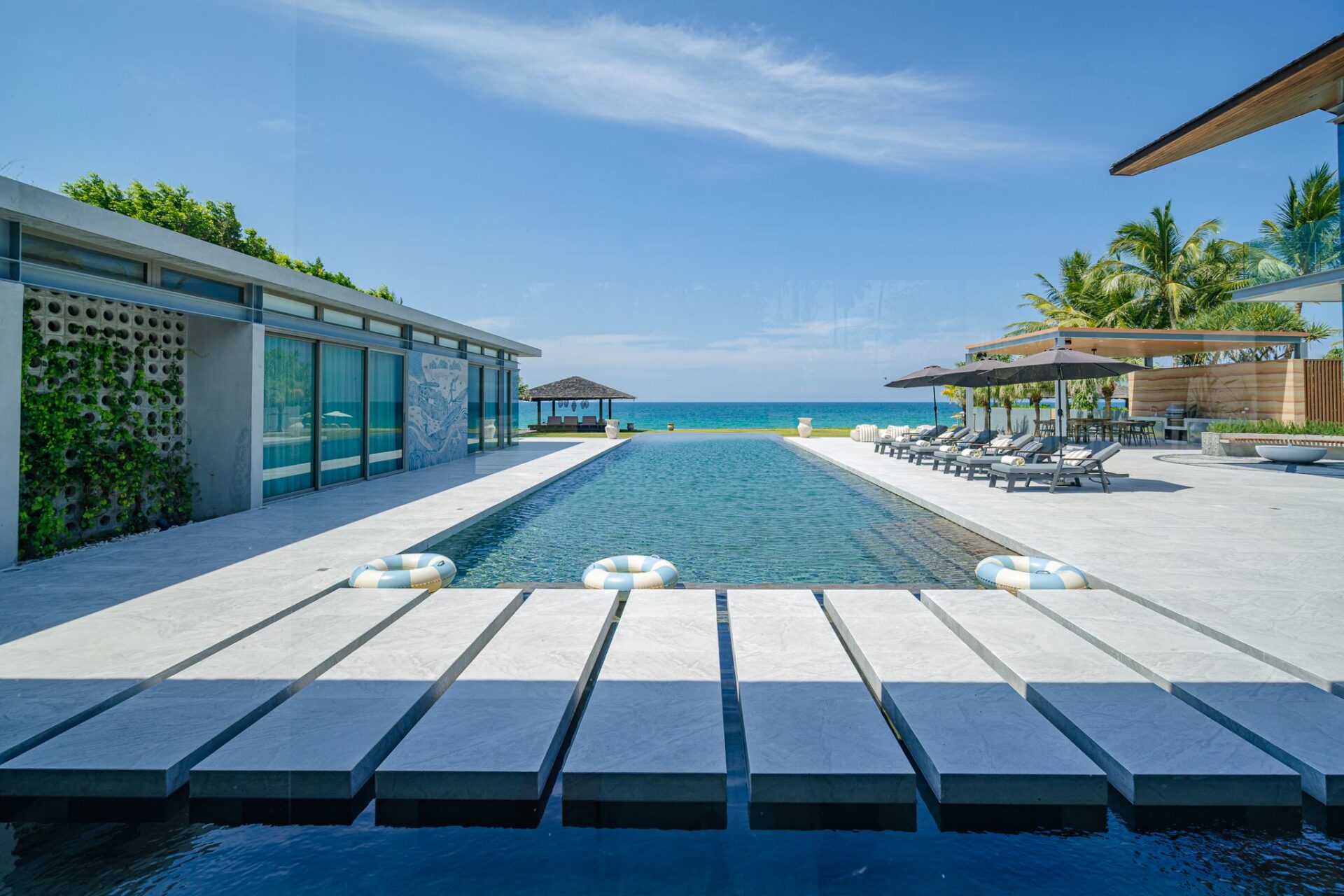 Villa Essenza Luxus Ferienhaus Phuket Am Strand Mieten Poolterrasse