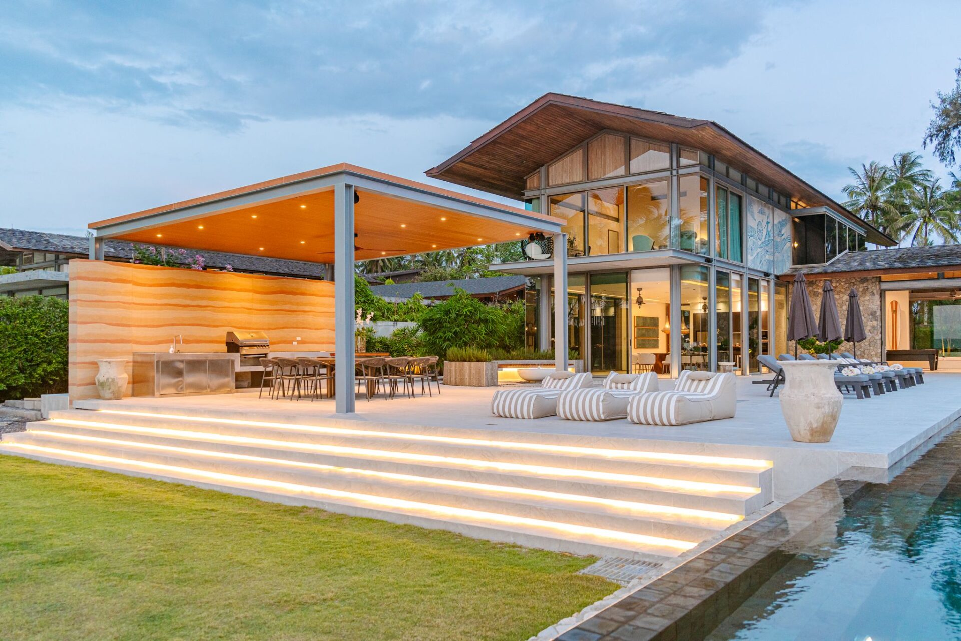 Villa Essenza Luxus Ferienhaus Phuket Am Strand Mieten Terrasse