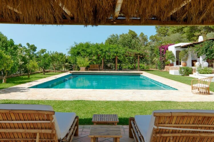 Villa Eulalia Familien Ferienhaus Ibiza Sonnenliegen Am Pool