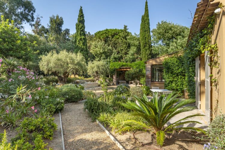 Villa Golden Beach Luxus Ferienhaus Côte D’azur Mieten Mediterraner Garten