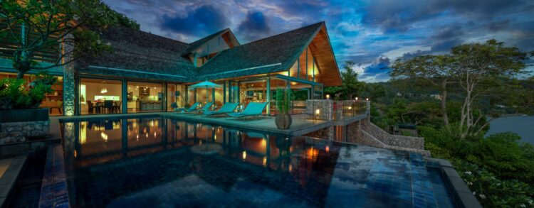 Villa Hale Malia Luxus Ferienhaus Phuket Thailand Mit Pool Mieten Abendstimmung
