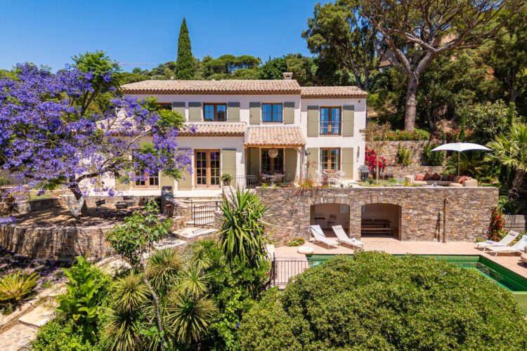 Villa Heraclea Luxus Ferienhaus Cote D Azur Mieten Frontansicht