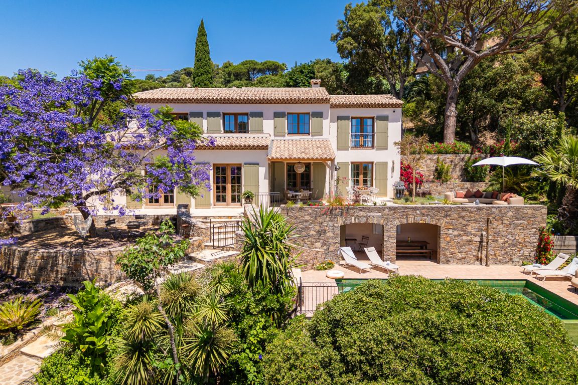 Villa Heraclea Luxus Ferienhaus Cote D Azur Mieten Frontansicht