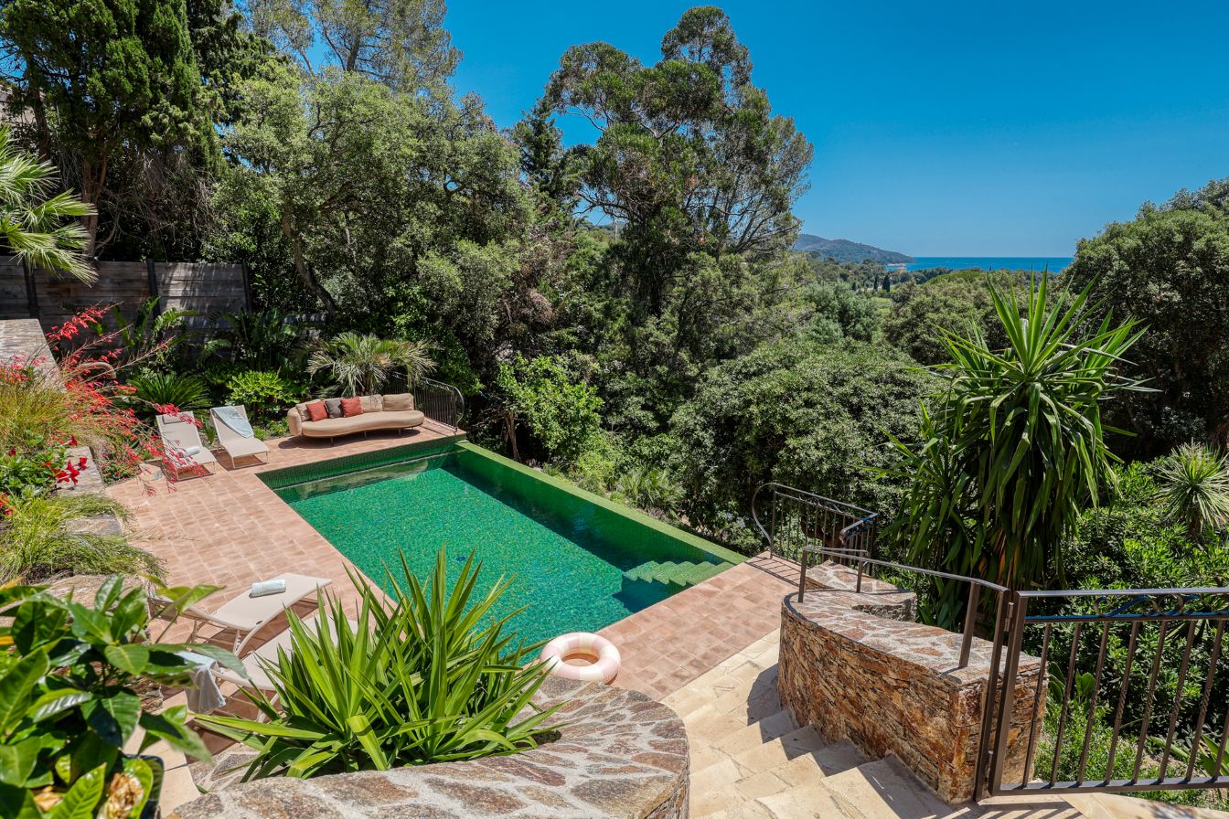 Villa Heraclea Luxus Ferienhaus Cote D Azur Mieten Poolbereich