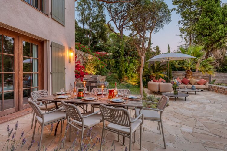Villa Heraclea Luxus Ferienhaus Cote D Azur Mieten Abends