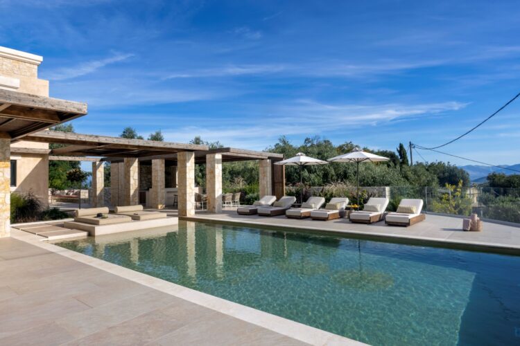 Villa Ionis Luxus Ferienhaus Korfu Mieten Pool Area