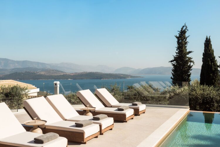 Villa Ionis Luxus Ferienhaus Korfu Mieten Sonnenliegen