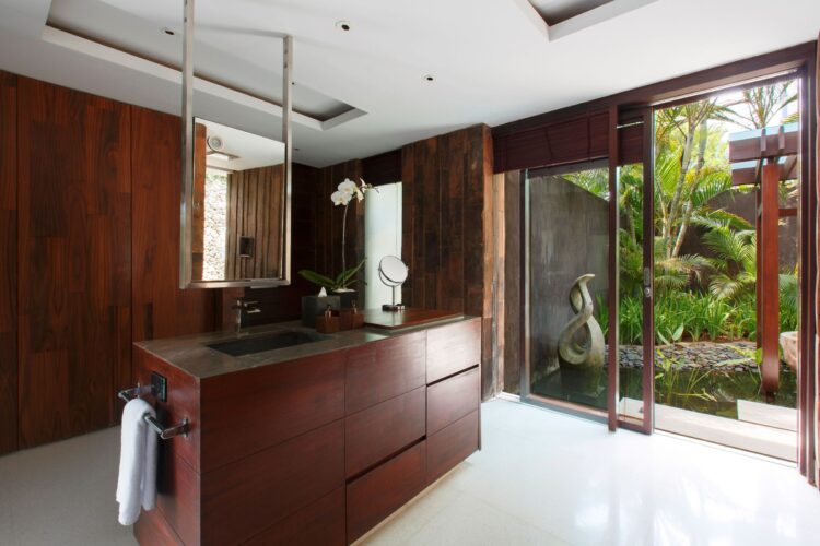 Villa Jamadara Uluwatu – Ensuite Badezimmer Mit Regendusche Und Naturstein