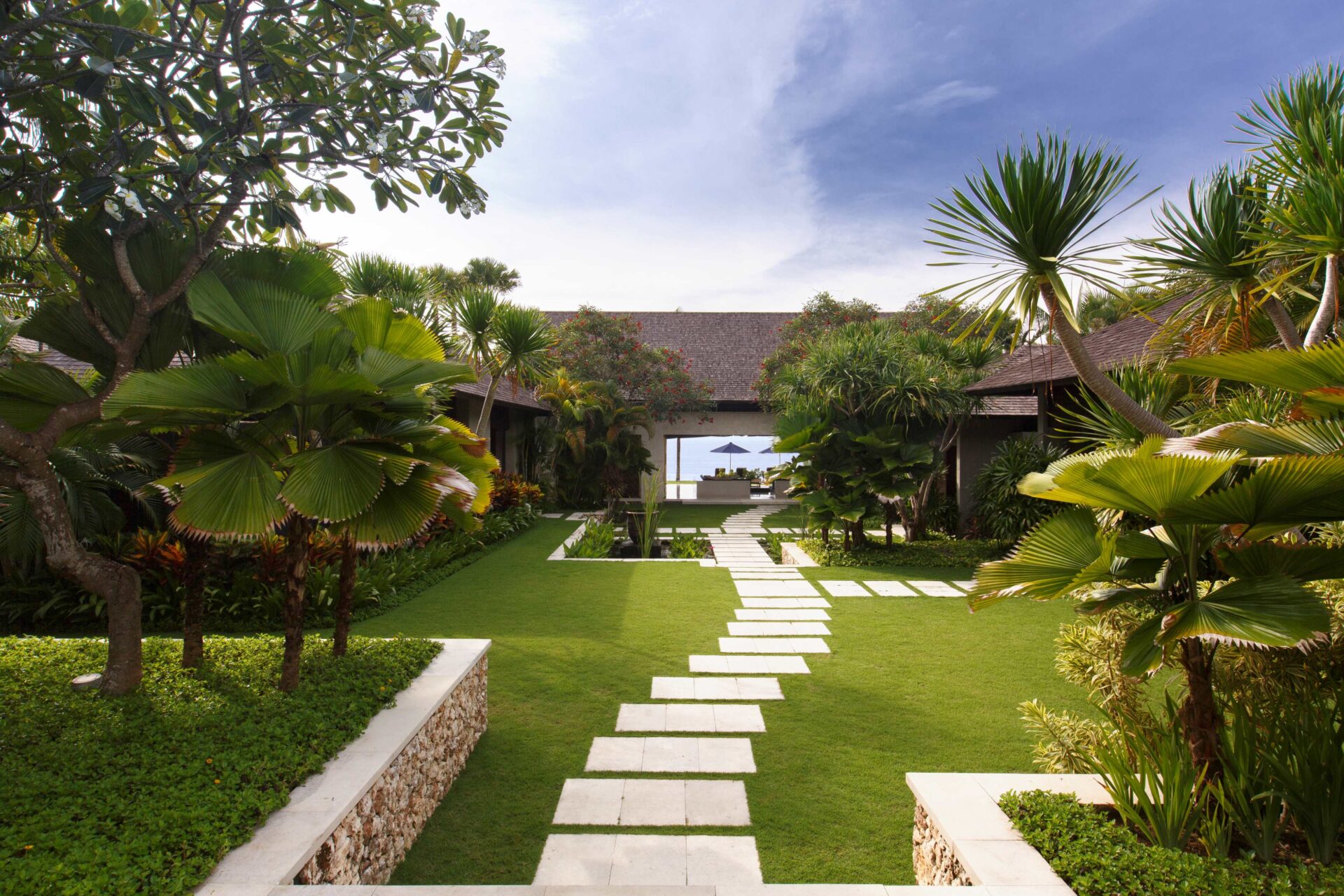 Villa Jamadara Uluwatu – Master Schlafzimmer Mit Meerblick Und Terrasse