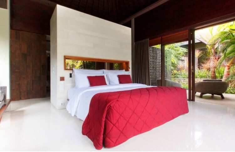 Villa Jamadara Uluwatu – Schlafzimmer Mit Balinesischen Akzenten