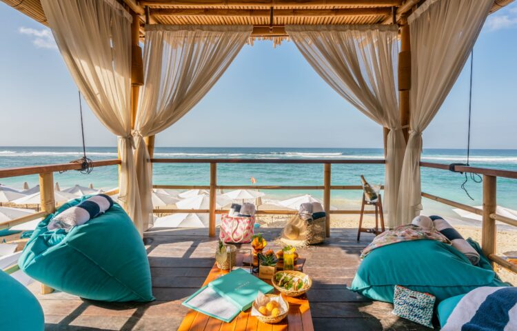 Villa Jamadara Uluwatu – Sundays Beach Club Vip Bereich Mit Reservierten Liegen