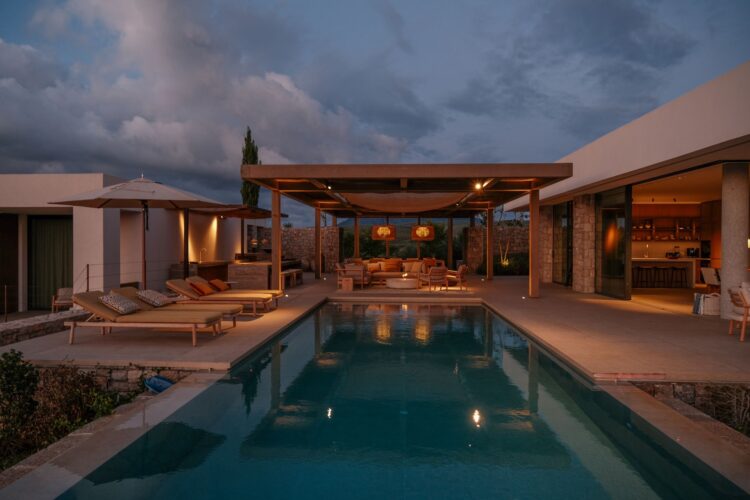 Villa Kalliste Luxus Ferienvilla Peloponnes Griechenland Mieten Abendstimmung