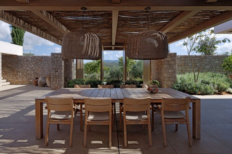 Villa Kalliste Luxus Ferienvilla Peloponnes Griechenland Mieten Alfresco Esstisch