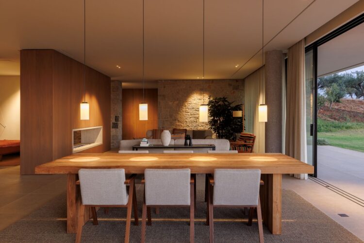 Villa Kalliste Luxus Ferienvilla Peloponnes Griechenland Mieten Esstisch