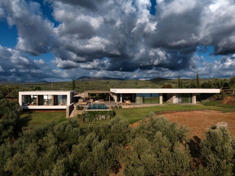 Villa Kalliste Luxus Ferienvilla Peloponnes Griechenland Mieten Frontansicht