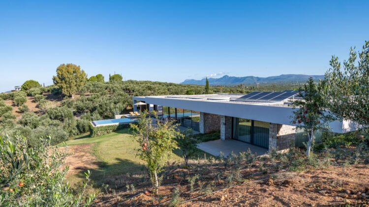 Villa Kalliste Luxus Ferienvilla Peloponnes Griechenland Mieten Garten