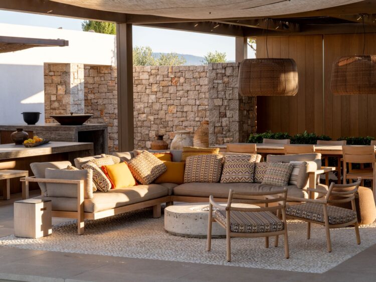 Villa Kalliste Luxus Ferienvilla Peloponnes Griechenland Mieten Outdoor Couch