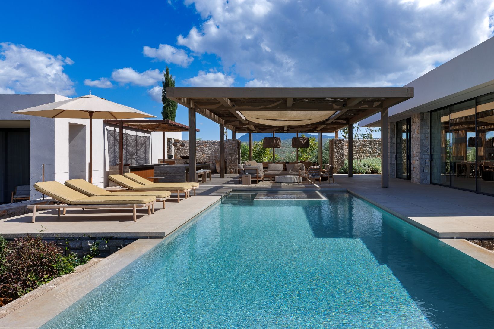 Villa Kalliste Luxus Ferienvilla Peloponnes Griechenland Mieten Poolbereich