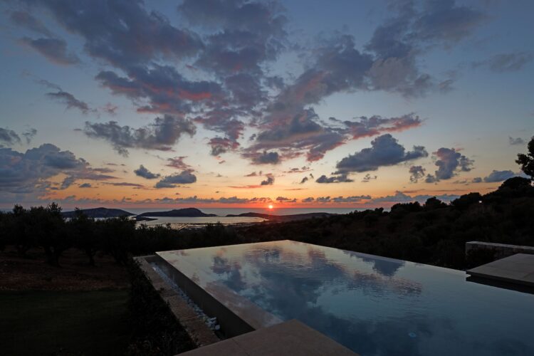 Villa Kalliste Luxus Ferienvilla Peloponnes Griechenland Mieten Sonnenuntergang