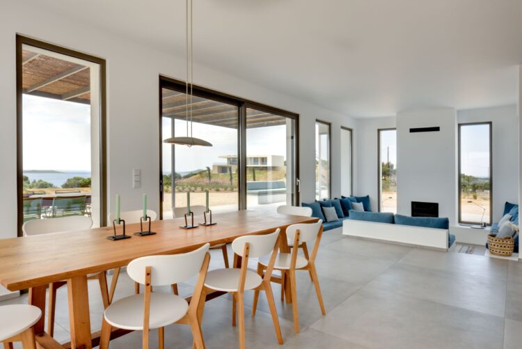 Villa Lambes Beach Luxus Ferienhaus Peloponnes Mieten Esstisch
