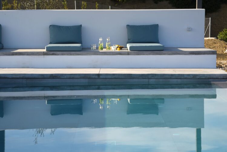 Villa Lambes Beach Luxus Ferienhaus Peloponnes Mieten Liegen