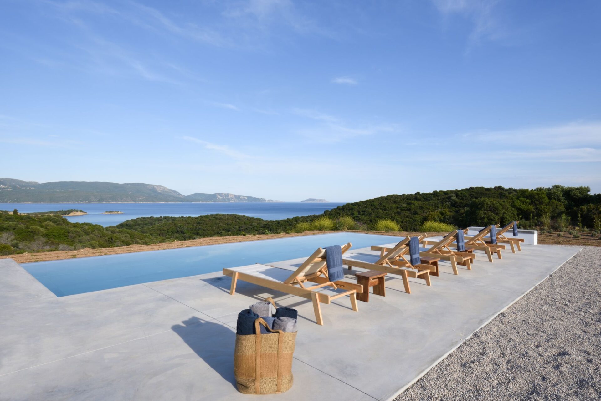 Villa Lambes Beach Luxus Ferienhaus Peloponnes Mieten Poolbereich