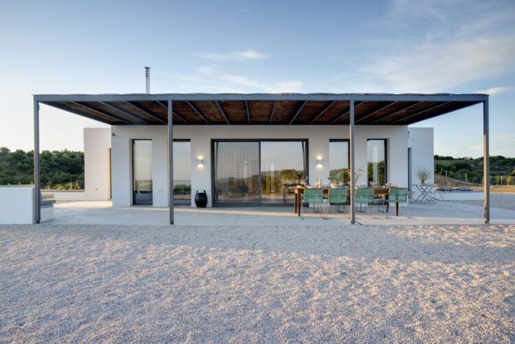 Villa Lambes Beach Luxus Ferienhaus Peloponnes Mieten Terrasse