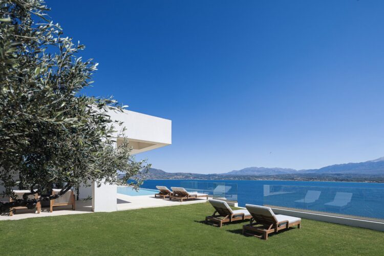 Villa Layla Luxus Ferienhaus Kreta Mit Pool Mieten Rasen