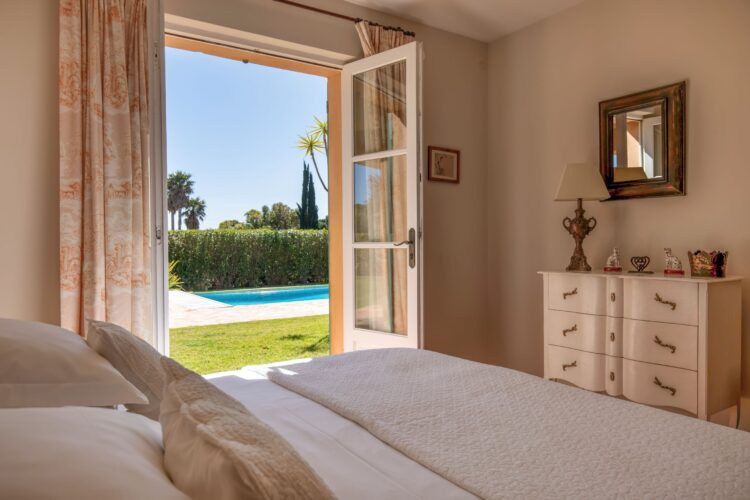 Villa Le Laurier Rose Luxus Ferienhaus Cote D Azur Mieten Bett