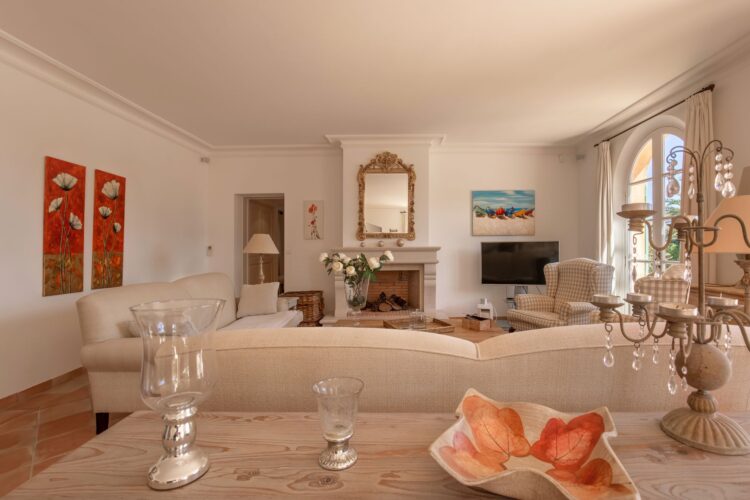 Villa Le Laurier Rose Luxus Ferienhaus Cote D Azur Mieten Couch