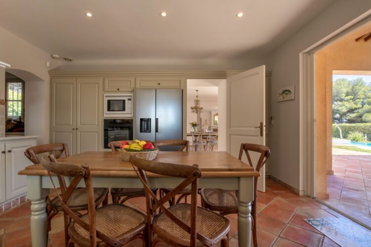 Villa Le Laurier Rose Luxus Ferienhaus Cote D Azur Mieten Küche