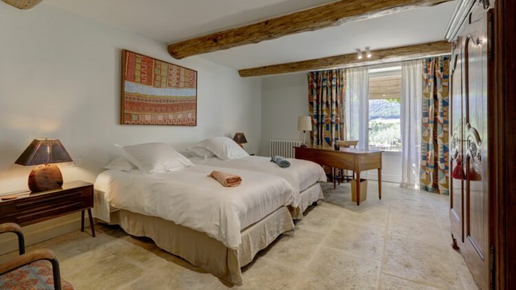 Villa Le Mourre Familien Ferienhaus Provence Mieten Großzügiges Schlafzimmer