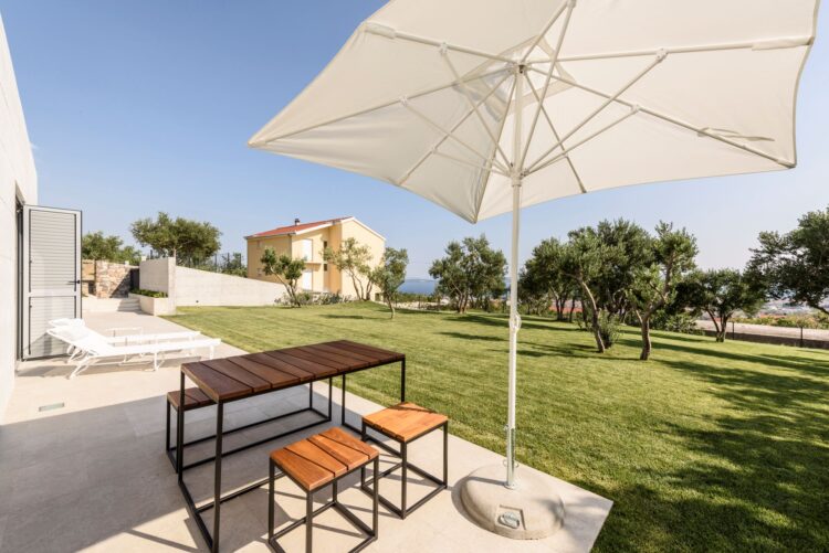 Villa Liliana Luxus Ferienhaus Dalmatien Kroatien Mieten Garten