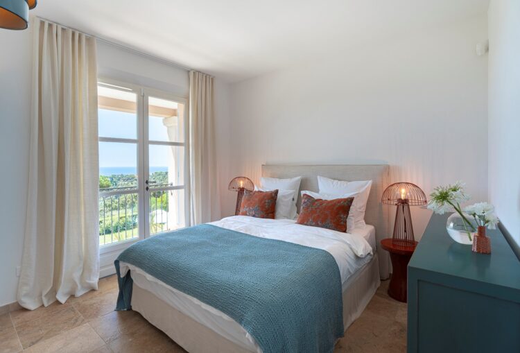 Villa Lily Luxus Ferienhaus Cote D Azur Mieten Bett