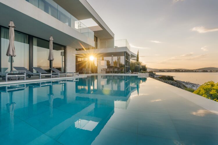 Villa Magnolia Luxus Ferienhaus Kroatien Mieten Pool Area