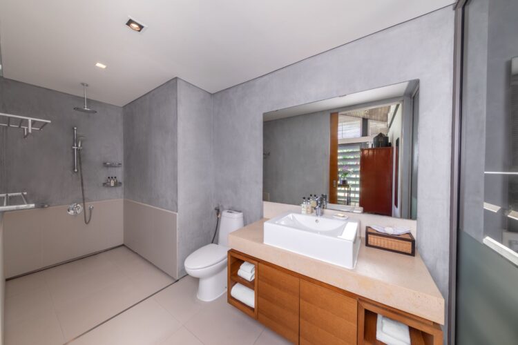 Villa Malee Sai Luxus Ferienhaus Phuket Am Strand Mieten Dusche
