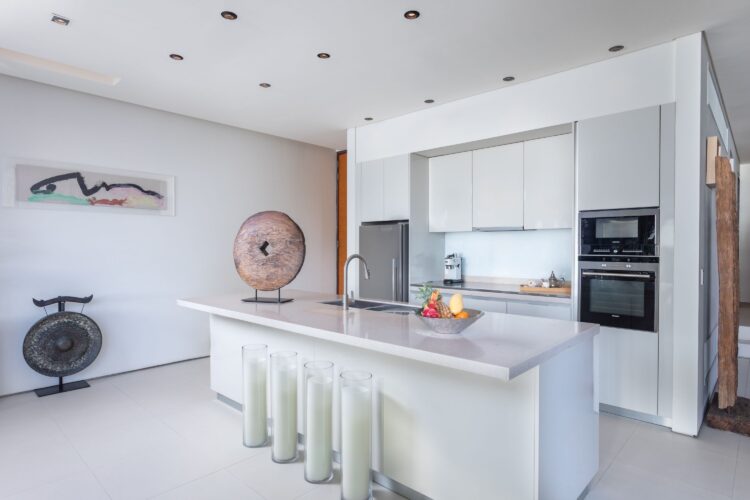 Villa Malee Sai Luxus Ferienhaus Phuket Am Strand Mieten Küche