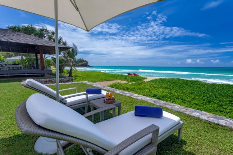 Villa Malee Sai Luxus Ferienhaus Phuket Am Strand Mieten Liegen