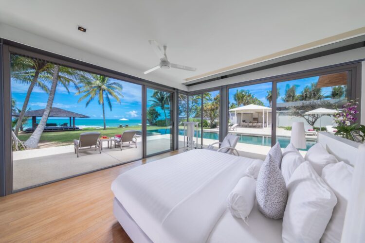 Villa Malee Sai Luxus Ferienhaus Phuket Am Strand Mieten Master Bed