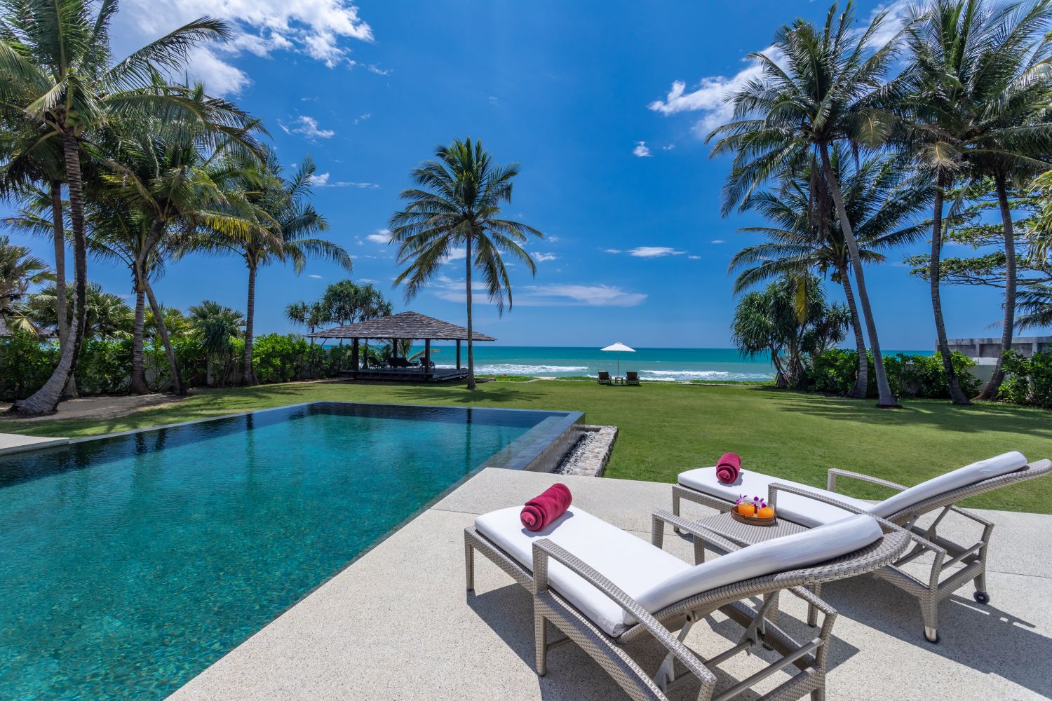 Villa Malee Sai Luxus Ferienhaus Phuket Am Strand Mieten Pool