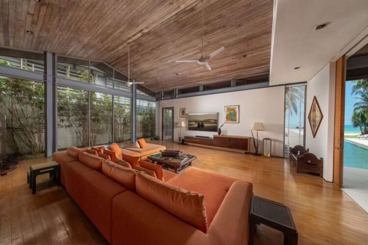 Villa Malee Sai Luxus Ferienhaus Phuket Am Strand Mieten Tv Room