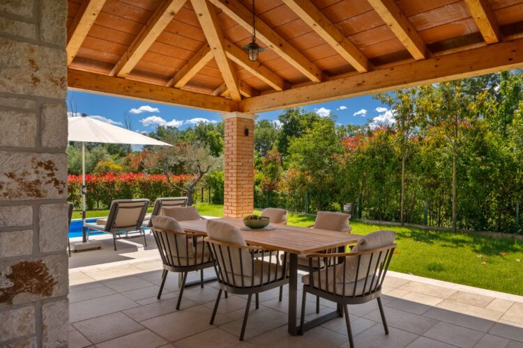 Villa Mali Vabriga Luxus Ferienhaus Istrien Kroatien Mieten Esstisch