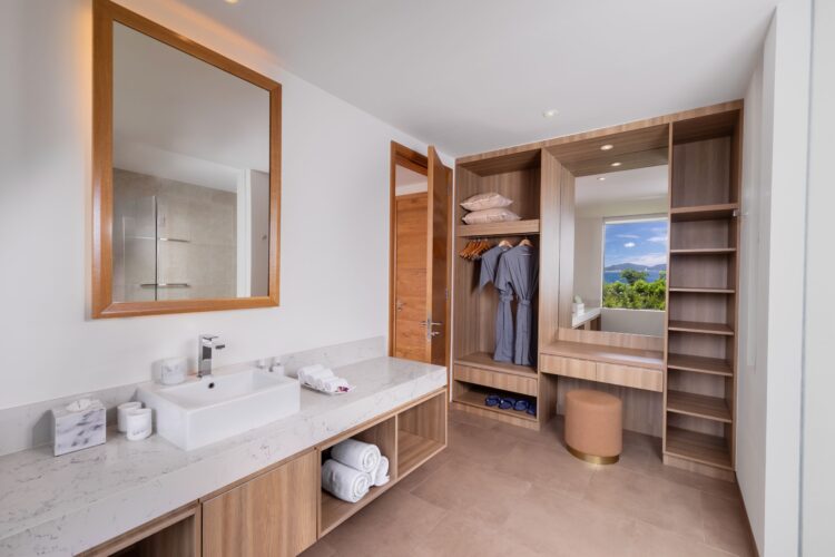 Villa Narissa Luxus Ferienvilla Phuket Mit Pool Mieten Ankleide