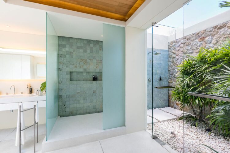 Villa Natha Luxus Ferienhaus Phuket Mit Pool Mieten Dusche