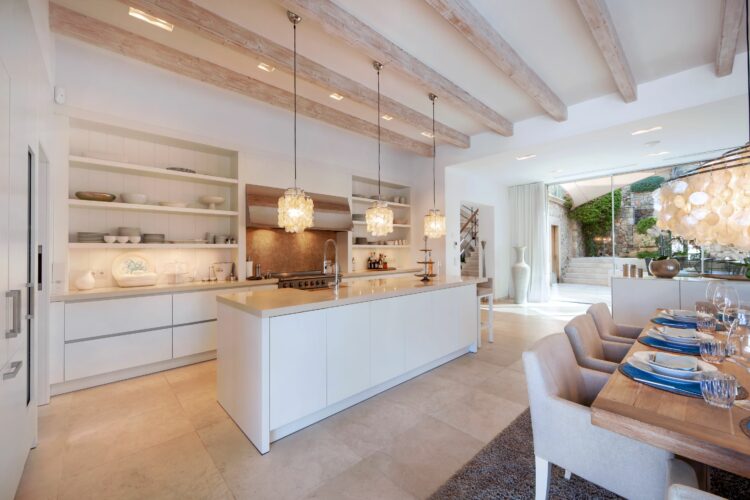 Villa Oasis Del Mar Exklusives Ferienhaus Mallorca Mieten Wohnküche Mit Esstisch