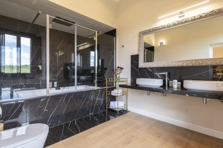 Villa Olive Grove Luxus Ferienhaus Toskana Mieten Badewanne