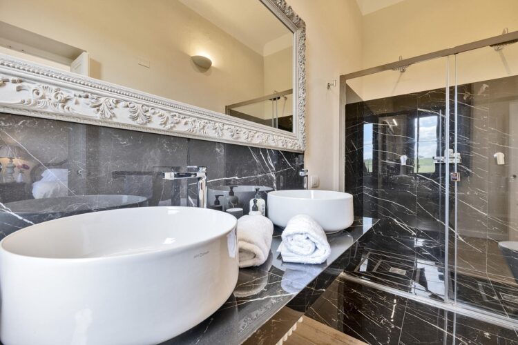 Villa Olive Grove Luxus Ferienhaus Toskana Mieten Badezimmer