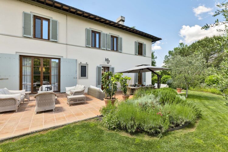 Villa Olive Grove Luxus Ferienhaus Toskana Mieten Terrasse